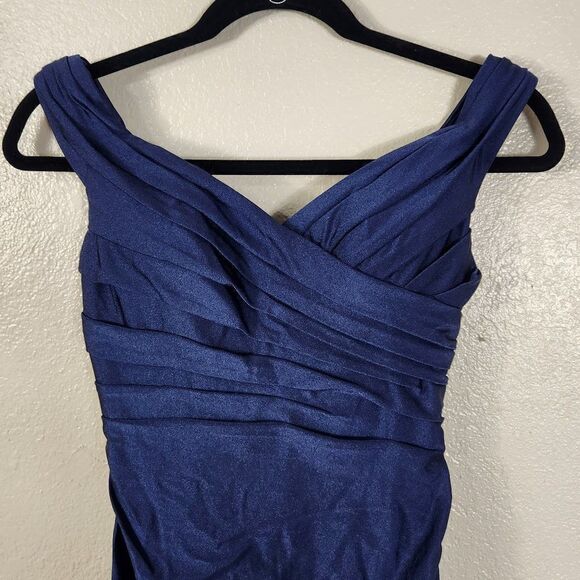 La Femme Navy Trumpet Off Shoulder Sexy Classic Beauty Size 0 28450 - Picture 2 of 16